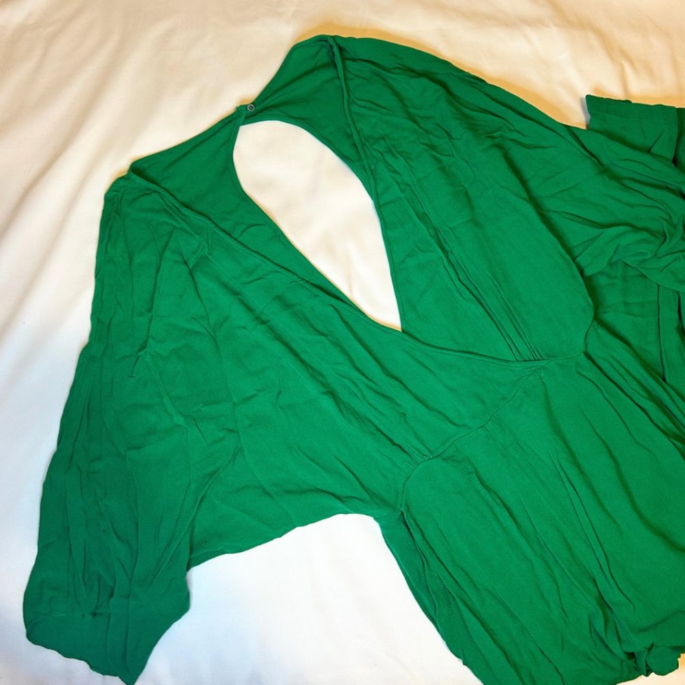 Gorgeous and Sexy Green Jumpsuit Size 38